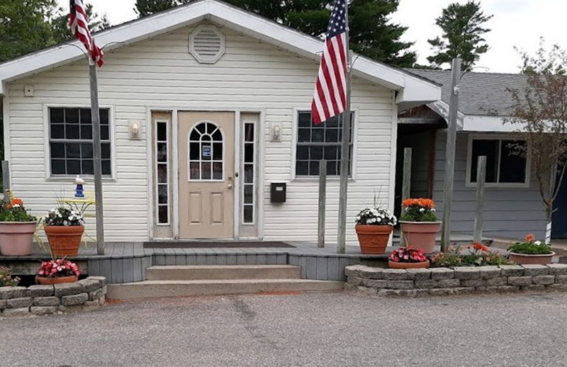 Curleys Paradise Motel - From Website (newer photo)